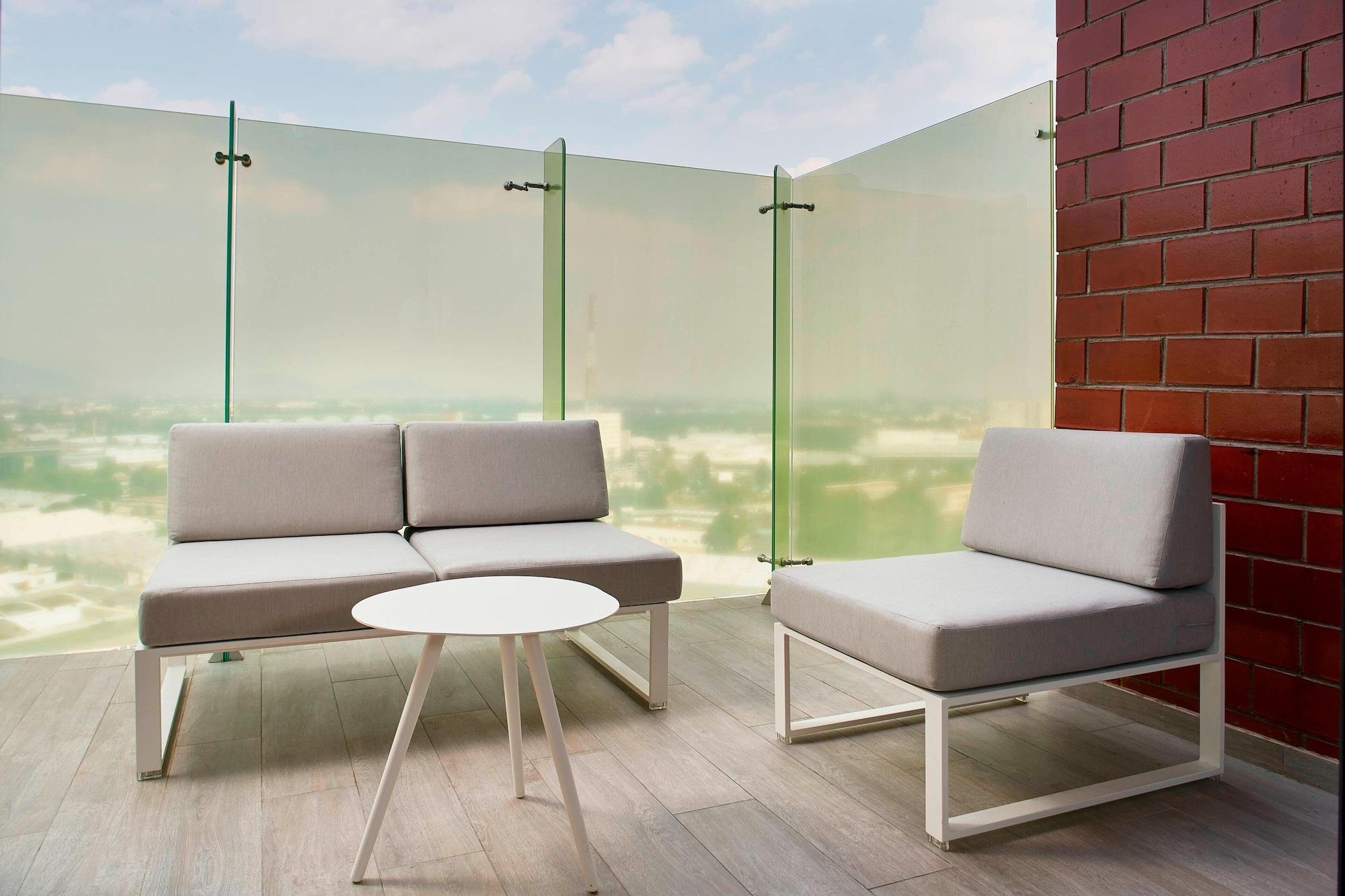 Courtyard By Marriott Mexico City Toreo Bagian luar foto