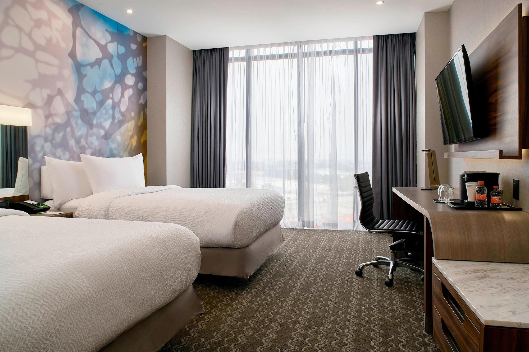 Courtyard By Marriott Mexico City Toreo Bagian luar foto